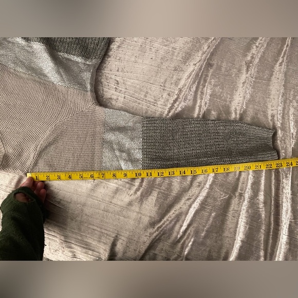 Venus Sweater Grey and Silver Metallic Size M - Picture 11 of 11